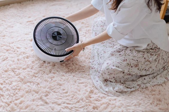 Chiếc quạt tiện dụng nhất trong mùa hè này, sử dụng không dây 8 tiếng, lại còn gấp được cực gọn - Ảnh 1. Chiếc quạt tiện dụng nhất trong mùa hè này, sử dụng không dây 8 tiếng, lại còn gấp được cực gọn - Ảnh 1.