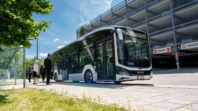 Không chỉ là xe điện với xe xăng, VinBus còn khác những chiếc xe buýt truyền thống ở chi tiết rất nhỏ này - Ảnh 5. Không chỉ là xe điện với xe xăng, VinBus còn khác những chiếc xe buýt truyền thống ở chi tiết rất nhỏ này - Ảnh 5.