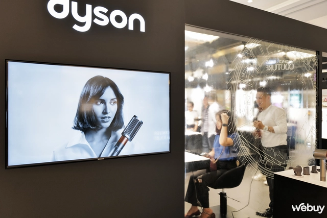 Ra mắt máy tạo kiểu tóc đa năng Dyson Airwrap, giá 14.9 triệu đồng - Ảnh 1. Ra mắt máy tạo kiểu tóc đa năng Dyson Airwrap, giá 14.9 triệu đồng - Ảnh 1.