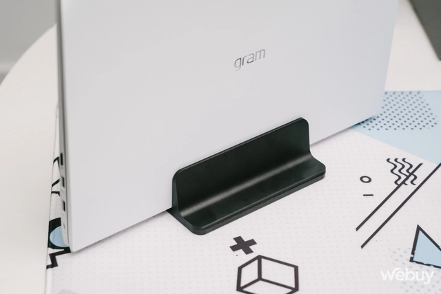 Đế dựng laptop - Ảnh 1. Đế dựng laptop - Ảnh 1.