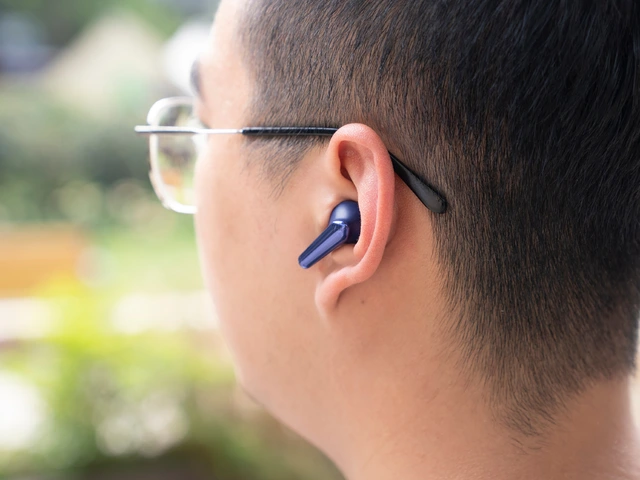 realme ra mắt tai nghe TWS hỗ trợ âm thanh 3D, pin 30 giờ, giá chỉ hơn 500,000 đồng - Ảnh 4. realme ra mắt tai nghe TWS hỗ trợ âm thanh 3D, pin 30 giờ, giá chỉ hơn 500,000 đồng - Ảnh 4.