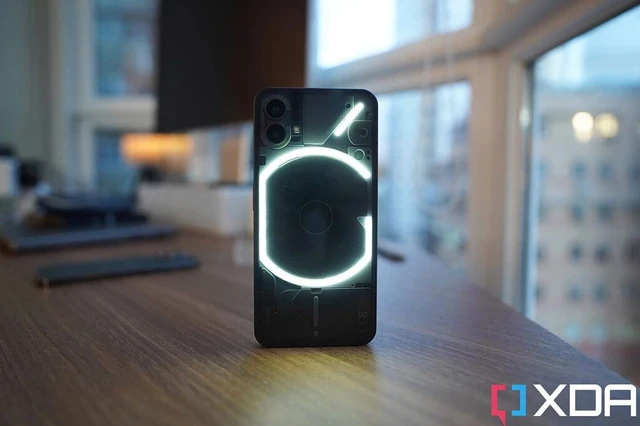 Đ&aacute;nh gi&aacute; Nothing Phone 1, chiếc điện thoại c&oacute; mặt lưng ph&aacute;t s&aacute;ng độc đ&aacute;o đến từ cựu s&aacute;ng lập OnePlus - Ảnh 9.