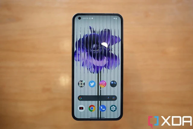 Đ&aacute;nh gi&aacute; Nothing Phone 1, chiếc điện thoại c&oacute; mặt lưng ph&aacute;t s&aacute;ng độc đ&aacute;o đến từ cựu s&aacute;ng lập OnePlus - Ảnh 1.