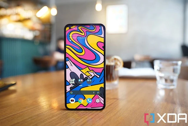 Đ&aacute;nh gi&aacute; Nothing Phone 1, chiếc điện thoại c&oacute; mặt lưng ph&aacute;t s&aacute;ng độc đ&aacute;o đến từ cựu s&aacute;ng lập OnePlus - Ảnh 3.