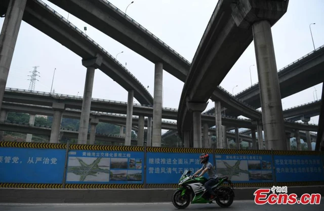 Ngắm nút giao cầu vượt dày đặc như đan cửi ở Trung Quốc đến nỗi GPS cũng phải chịu thua - Ảnh 7. Ngắm nút giao cầu vượt dày đặc như đan cửi ở Trung Quốc đến nỗi GPS cũng phải chịu thua - Ảnh 7.