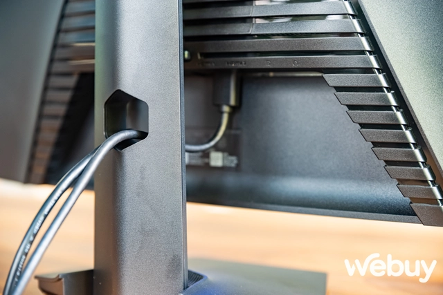 Trải nghiệm nhanh Dell S2722DGM: màn hình cong chuyên game 27 inch, tần số quét 165Hz, tốc độ đáp ứng 1ms - Ảnh 4. Trải nghiệm nhanh Dell S2722DGM: màn hình cong chuyên game 27 inch, tần số quét 165Hz, tốc độ đáp ứng 1ms - Ảnh 4.