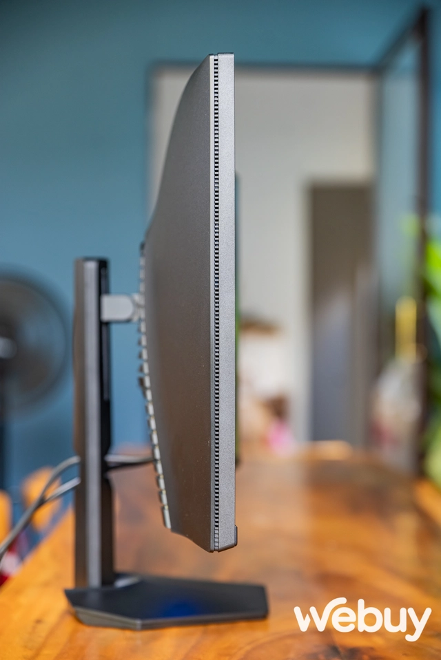 Trải nghiệm nhanh Dell S2722DGM: màn hình cong chuyên game 27 inch, tần số quét 165Hz, tốc độ đáp ứng 1ms - Ảnh 10. Trải nghiệm nhanh Dell S2722DGM: màn hình cong chuyên game 27 inch, tần số quét 165Hz, tốc độ đáp ứng 1ms - Ảnh 10.