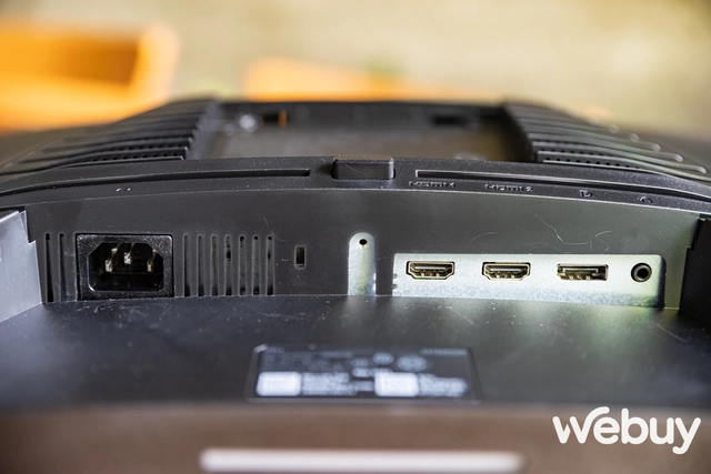 Trải nghiệm nhanh Dell S2722DGM: màn hình cong chuyên game 27 inch, tần số quét 165Hz, tốc độ đáp ứng 1ms - Ảnh 6. Trải nghiệm nhanh Dell S2722DGM: màn hình cong chuyên game 27 inch, tần số quét 165Hz, tốc độ đáp ứng 1ms - Ảnh 6.