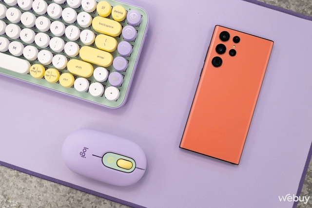 Ảnh thực tế Galaxy S22 Ultra màu Đỏ Lychee mới ra mắt - Ảnh 8. Ảnh thực tế Galaxy S22 Ultra màu Đỏ Lychee mới ra mắt - Ảnh 8.