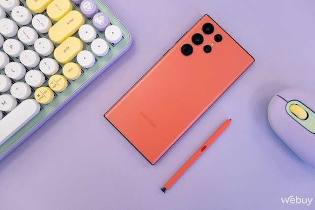 Ảnh thực tế Galaxy S22 Ultra màu Đỏ Lychee mới ra mắt - Ảnh 5. Ảnh thực tế Galaxy S22 Ultra màu Đỏ Lychee mới ra mắt - Ảnh 5.