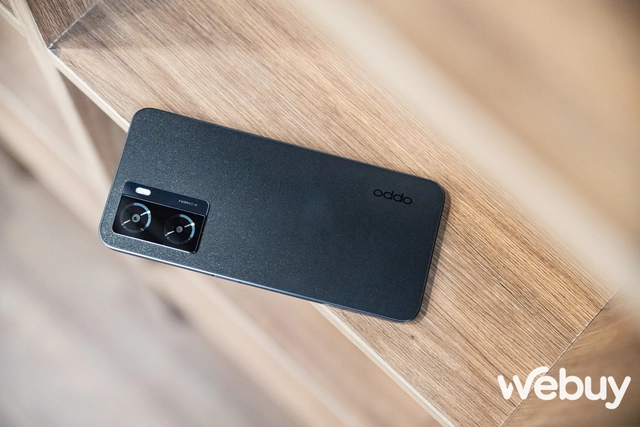 OPPO A57 gi&aacute; chỉ hơn 4 triệu c&oacute; thiết kế đẹp, pin 5000mAh - Ảnh 2.