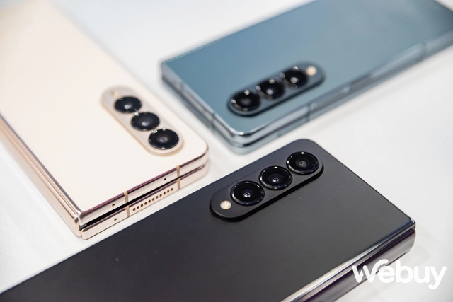Cận cảnh điện thoại gập Galaxy Z Fold/ Z Flip thế hệ thứ 4 tại Việt Nam: Thiết kế gọn nhẹ, thêm nhiều tính năng đa nhiệm, pin lớn hơn, dùng Snapdragon 8 Gen1 - Ảnh 22. Cận cảnh điện thoại gập Galaxy Z Fold/ Z Flip thế hệ thứ 4 tại Việt Nam: Thiết kế gọn nhẹ, thêm nhiều tính năng đa nhiệm, pin lớn hơn, dùng Snapdragon 8 Gen1 - Ảnh 22.