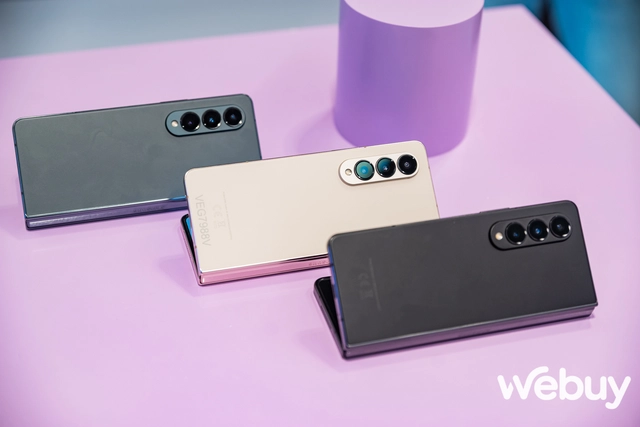 Cận cảnh điện thoại gập Galaxy Z Fold/ Z Flip thế hệ thứ 4 tại Việt Nam: Thiết kế gọn nhẹ, thêm nhiều tính năng đa nhiệm, pin lớn hơn, dùng Snapdragon 8 Gen1 - Ảnh 15. Cận cảnh điện thoại gập Galaxy Z Fold/ Z Flip thế hệ thứ 4 tại Việt Nam: Thiết kế gọn nhẹ, thêm nhiều tính năng đa nhiệm, pin lớn hơn, dùng Snapdragon 8 Gen1 - Ảnh 15.
