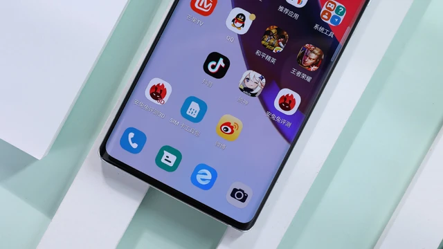 Motorola ra mắt smartphone có camera 200MP đầu tiên trên thế giới - Ảnh 5. Motorola ra mắt smartphone có camera 200MP đầu tiên trên thế giới - Ảnh 5.