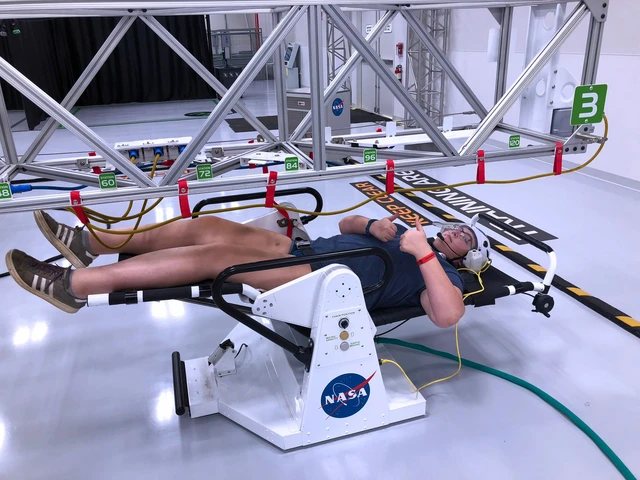 Qu&aacute; tr&igrave;nh huấn luy&ecirc;n phi h&agrave;nh gia trong m&ocirc;i trường kh&ocirc;ng trọng lượng diễn ra cực khổ như thế n&agrave;o? - Ảnh 1.