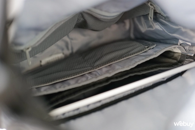 'Trên vai' túi đeo chéo ROG Archer Messenger 14: Nhiều ngăn nhỏ, kháng nước, đựng được laptop 14 inch- Ảnh 15. 'Trên vai' túi đeo chéo ROG Archer Messenger 14: Nhiều ngăn nhỏ, kháng nước, đựng được laptop 14 inch- Ảnh 15.