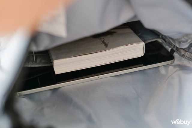 'Trên vai' túi đeo chéo ROG Archer Messenger 14: Nhiều ngăn nhỏ, kháng nước, đựng được laptop 14 inch- Ảnh 16. 'Trên vai' túi đeo chéo ROG Archer Messenger 14: Nhiều ngăn nhỏ, kháng nước, đựng được laptop 14 inch- Ảnh 16.