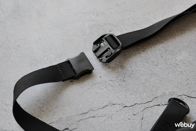 'Trên vai' túi đeo chéo ROG Archer Messenger 14: Nhiều ngăn nhỏ, kháng nước, đựng được laptop 14 inch- Ảnh 7. 'Trên vai' túi đeo chéo ROG Archer Messenger 14: Nhiều ngăn nhỏ, kháng nước, đựng được laptop 14 inch- Ảnh 7.