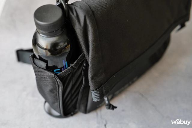 'Trên vai' túi đeo chéo ROG Archer Messenger 14: Nhiều ngăn nhỏ, kháng nước, đựng được laptop 14 inch- Ảnh 13. 'Trên vai' túi đeo chéo ROG Archer Messenger 14: Nhiều ngăn nhỏ, kháng nước, đựng được laptop 14 inch- Ảnh 13.