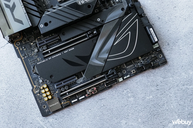 Trải nghiệm nhanh ROG MAXIMUS Z790 APEX ENCORE: Bo mạch chủ hàng đầu cho người dùng thích "em yêu khoa học"- Ảnh 13. Trải nghiệm nhanh ROG MAXIMUS Z790 APEX ENCORE: Bo mạch chủ hàng đầu cho người dùng thích "em yêu khoa học"- Ảnh 13.