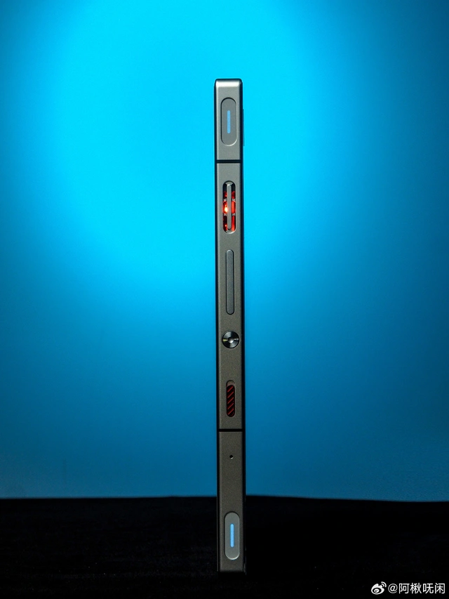 Ra mắt gaming phone đầu tiên trang bị chip Snapdragon 8 Gen 3, RAM 24GB, giá từ 15 triệu đồng- Ảnh 7. Ra mắt gaming phone đầu tiên trang bị chip Snapdragon 8 Gen 3, RAM 24GB, giá từ 15 triệu đồng- Ảnh 7.