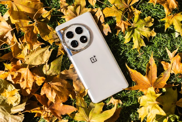 Cuộc đua độ sáng màn hình không hồi kết: OnePlus ra mắt smartphone có màn hình sáng 4500 nits cao nhất thế giới- Ảnh 3. Cuộc đua độ sáng màn hình không hồi kết: OnePlus ra mắt smartphone có màn hình sáng 4500 nits cao nhất thế giới- Ảnh 3.