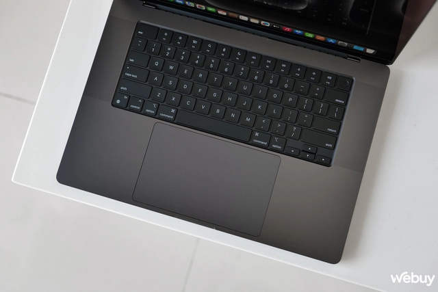 Mở hộp bộ đôi MacBook Pro M3 mới: Có thêm màu đen cực đẹp, hiệu năng vô đối, giá chính hãng từ 39.99 triệu đồng- Ảnh 15. Mở hộp bộ đôi MacBook Pro M3 mới: Có thêm màu đen cực đẹp, hiệu năng vô đối, giá chính hãng từ 39.99 triệu đồng- Ảnh 15.