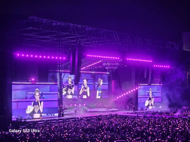 Cầm Galaxy S23 Ultra đi concert BlackPink mới thấy zoom quang 10x “hơn người” đến mức nào - Ảnh 1. Cầm Galaxy S23 Ultra đi concert BlackPink mới thấy zoom quang 10x “hơn người” đến mức nào - Ảnh 1.