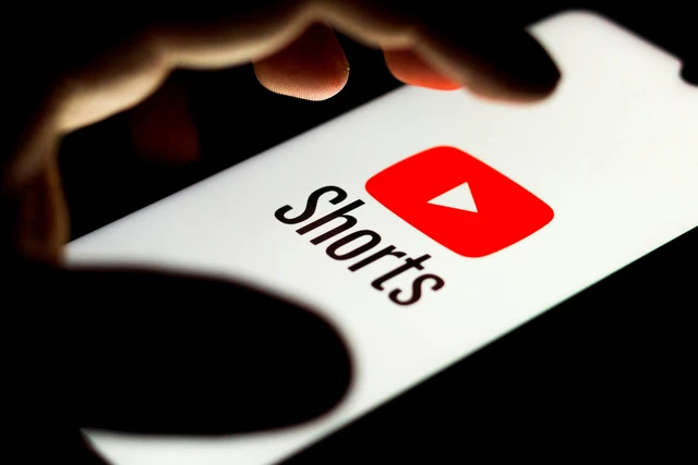 Youtube Shorts - ‘Gà vàng’ của Google: Ra liên tiếp 6 tính năng mới ‘copy’ TikTok, thành công rực rỡ vì ‘mua chuộc’ người làm nội dung - Ảnh 1. Youtube Shorts - ‘Gà vàng’ của Google: Ra liên tiếp 6 tính năng mới ‘copy’ TikTok, thành công rực rỡ vì ‘mua chuộc’ người làm nội dung - Ảnh 1.