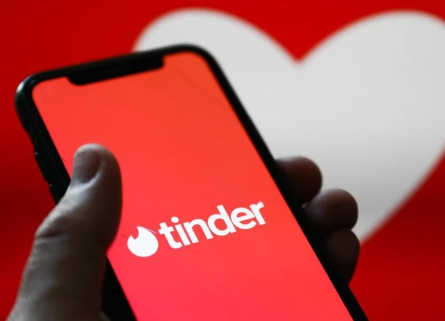 Quẹt Tinder để tìm việc thời khủng hoảng kinh tế ở Trung Quốc - Ảnh 1. Quẹt Tinder để tìm việc thời khủng hoảng kinh tế ở Trung Quốc - Ảnh 1.