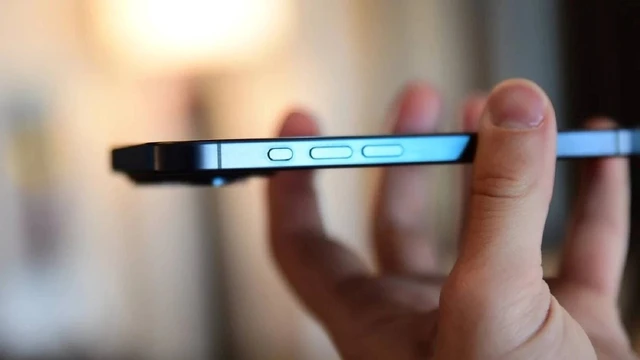 iPhone 15 bị lỗi quá nhiệt trên diện rộng, chuyên gia nói ‘không thể khắc phục được’ trừ khi Apple chịu làm 1 điều - Ảnh 1. iPhone 15 bị lỗi quá nhiệt trên diện rộng, chuyên gia nói ‘không thể khắc phục được’ trừ khi Apple chịu làm 1 điều - Ảnh 1.