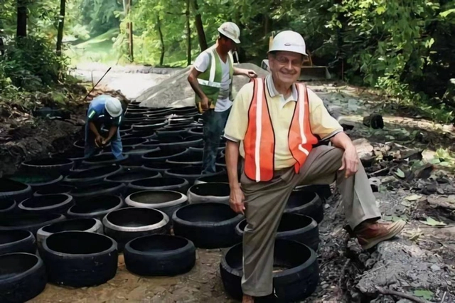 Tại sao nhiều nơi tại Hoa Kỳ lại phải chôn lốp xe xuống dưới mặt đường cao tốc? - Ảnh 5. Tại sao nhiều nơi tại Hoa Kỳ lại phải chôn lốp xe xuống dưới mặt đường cao tốc? - Ảnh 5.