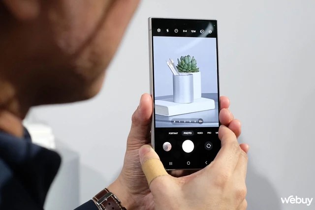 Đây là Galaxy S24 Ultra: Viền titan, màn hình phẳng, Galaxy AI mới ngày đầu nhưng đã hỗ trợ tiếng Việt đầy đủ- Ảnh 14. Đây là Galaxy S24 Ultra: Viền titan, màn hình phẳng, Galaxy AI mới ngày đầu nhưng đã hỗ trợ tiếng Việt đầy đủ- Ảnh 14.