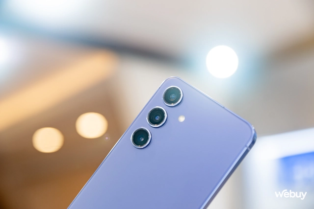 Trên tay Galaxy S24 và Galaxy S24+: Ngoại hình không đổi nhưng đây mới là nâng cấp quan trọng bậc nhất- Ảnh 5. Trên tay Galaxy S24 và Galaxy S24+: Ngoại hình không đổi nhưng đây mới là nâng cấp quan trọng bậc nhất- Ảnh 5.