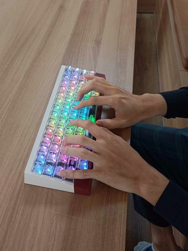 Bỏ 13 triệu mua bàn phím cơ có Touch Bar để… làm Excel, mất 2 tuần mới gõ quen phím- Ảnh 3. Bỏ 13 triệu mua bàn phím cơ có Touch Bar để… làm Excel, mất 2 tuần mới gõ quen phím- Ảnh 3.