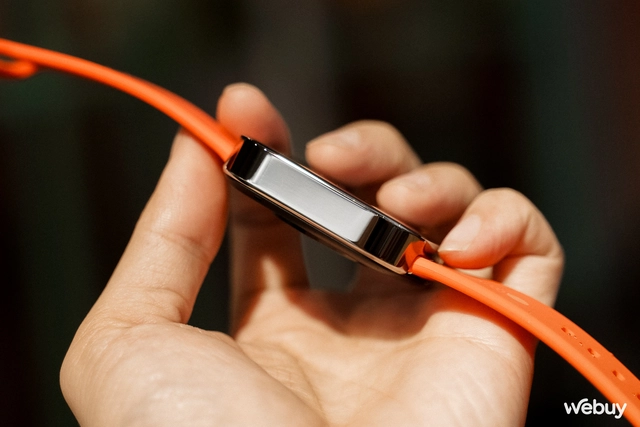 Trên tay CMF Watch Pro của Nothing: Hàng hiếm tại Việt Nam, đã khó mua lại khó dùng vì lỗi này- Ảnh 7. Trên tay CMF Watch Pro của Nothing: Hàng hiếm tại Việt Nam, đã khó mua lại khó dùng vì lỗi này- Ảnh 7.