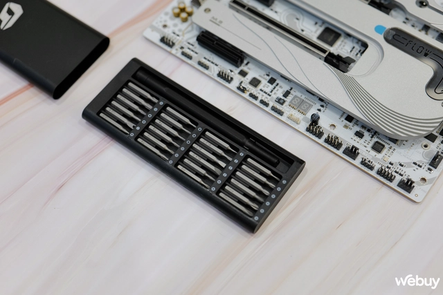 Trên tay Colorful iGame Z790D5 FLOW: mainboard màu trắng cho các cấu hình Intel cao cấp- Ảnh 4. Trên tay Colorful iGame Z790D5 FLOW: mainboard màu trắng cho các cấu hình Intel cao cấp- Ảnh 4.