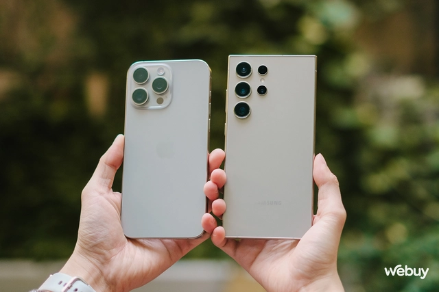 Đo dáng Galaxy S24 Ultra và iPhone 15 Pro Max: Cùng là Titan nhưng trông lạ quá- Ảnh 2. Đo dáng Galaxy S24 Ultra và iPhone 15 Pro Max: Cùng là Titan nhưng trông lạ quá- Ảnh 2.