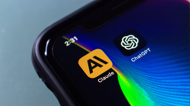 Đằng sau sự vượt trội của Claude: Chatbot AI tối tân biến ChatGPT thành 'quá khứ' nhưng còn xa lạ với nhiều người dùng Việt - Ảnh 1. Đằng sau sự vượt trội của Claude: Chatbot AI tối tân biến ChatGPT thành 'quá khứ' nhưng còn xa lạ với nhiều người dùng Việt - Ảnh 1.