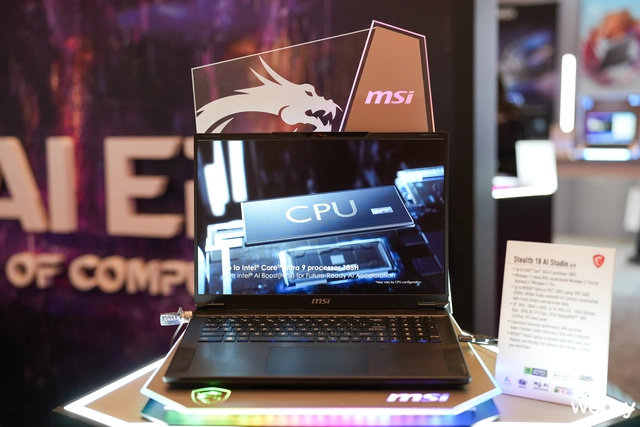 Tr&ecirc;n tay MSI Stealth 18 AI Studio: Vẻ ngo&agrave;i mỏng nhẹ nhưng cấu h&igrave;nh b&ecirc;n trong lại cực 'khủng', ri&ecirc;ng gi&aacute; b&aacute;n cũng bất ngờ kh&ocirc;ng k&eacute;m- Ảnh 1.