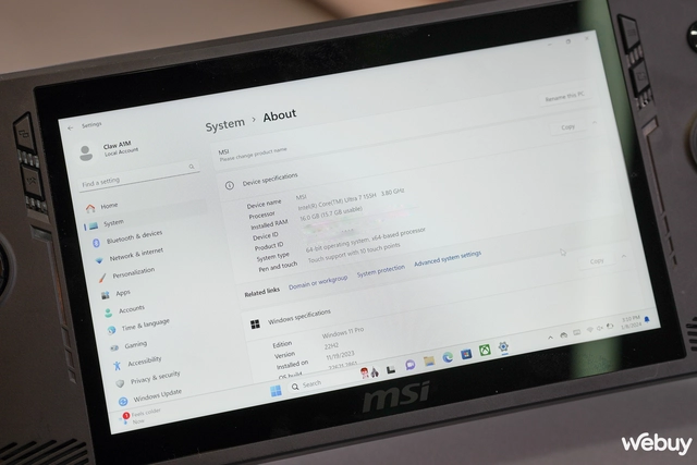 Trên tay MSI Claw: Dùng chip Intel thay vì AMD, máy chơi game PC cầm tay mới này có gì đặc biệt?- Ảnh 6. Trên tay MSI Claw: Dùng chip Intel thay vì AMD, máy chơi game PC cầm tay mới này có gì đặc biệt?- Ảnh 6.