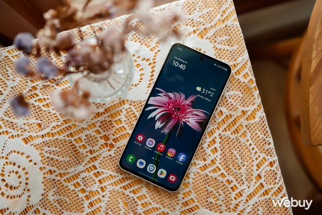 1 tháng dùng Galaxy S24 FE: Chụp đẹp hơn, game “ngon” hơn, thêm AI nhưng còn 1 điểm duy nhất có thể khiến Samfan “lấn cấn”- Ảnh 1. 1 tháng dùng Galaxy S24 FE: Chụp đẹp hơn, game “ngon” hơn, thêm AI nhưng còn 1 điểm duy nhất có thể khiến Samfan “lấn cấn”- Ảnh 1.