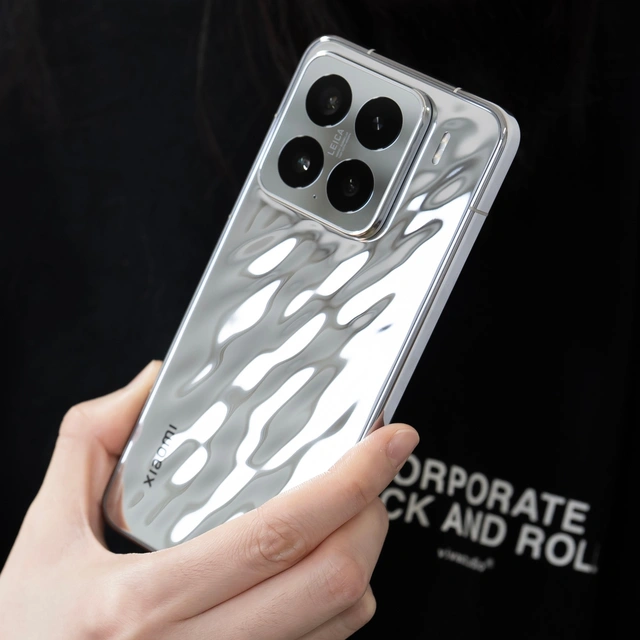 Cận cảnh Xiaomi 15 phiên bản "Ánh Bạc" với mặt lưng dòng chảy cực lạ mắt- Ảnh 9. Cận cảnh Xiaomi 15 phiên bản "Ánh Bạc" với mặt lưng dòng chảy cực lạ mắt- Ảnh 9.