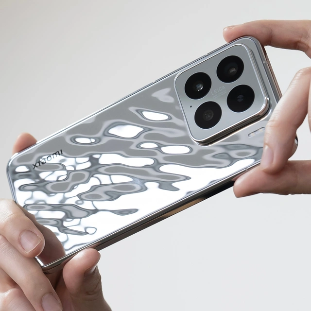 Cận cảnh Xiaomi 15 phiên bản "Ánh Bạc" với mặt lưng dòng chảy cực lạ mắt- Ảnh 8. Cận cảnh Xiaomi 15 phiên bản "Ánh Bạc" với mặt lưng dòng chảy cực lạ mắt- Ảnh 8.