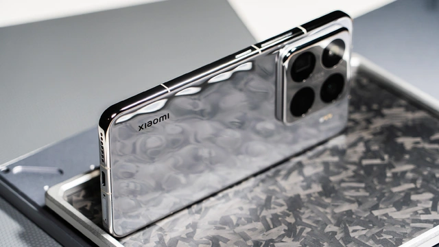 Cận cảnh Xiaomi 15 phiên bản "Ánh Bạc" với mặt lưng dòng chảy cực lạ mắt- Ảnh 6. Cận cảnh Xiaomi 15 phiên bản "Ánh Bạc" với mặt lưng dòng chảy cực lạ mắt- Ảnh 6.