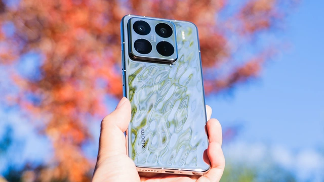 Cận cảnh Xiaomi 15 phiên bản "Ánh Bạc" với mặt lưng dòng chảy cực lạ mắt- Ảnh 3. Cận cảnh Xiaomi 15 phiên bản "Ánh Bạc" với mặt lưng dòng chảy cực lạ mắt- Ảnh 3.