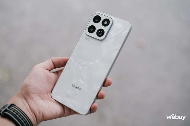 Trên tay smartphone chính hãng giá dưới 5 triệu đồng đáng mua: Camera 108MP, pin 6.000mAh mà lại còn được tặng cả vòng đeo tay thông minh- Ảnh 2. Trên tay smartphone chính hãng giá dưới 5 triệu đồng đáng mua: Camera 108MP, pin 6.000mAh mà lại còn được tặng cả vòng đeo tay thông minh- Ảnh 2.