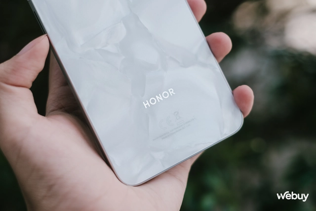 Trên tay smartphone chính hãng giá dưới 5 triệu đồng đáng mua: Camera 108MP, pin 6.000mAh mà lại còn được tặng cả vòng đeo tay thông minh- Ảnh 4. Trên tay smartphone chính hãng giá dưới 5 triệu đồng đáng mua: Camera 108MP, pin 6.000mAh mà lại còn được tặng cả vòng đeo tay thông minh- Ảnh 4.