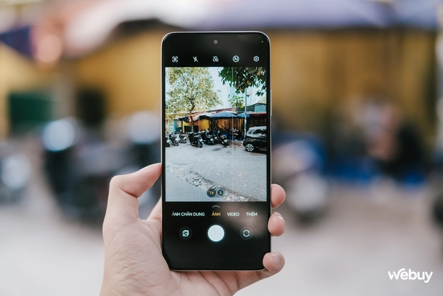 Trên tay smartphone chính hãng giá dưới 5 triệu đồng đáng mua: Camera 108MP, pin 6.000mAh mà lại còn được tặng cả vòng đeo tay thông minh- Ảnh 6. Trên tay smartphone chính hãng giá dưới 5 triệu đồng đáng mua: Camera 108MP, pin 6.000mAh mà lại còn được tặng cả vòng đeo tay thông minh- Ảnh 6.