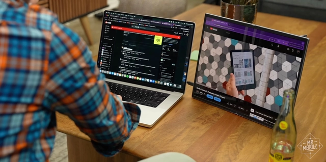 Reviewer đánh giá màn hình di động gập đôi của Asus: Chất lượng tốt nhưng vẫn như bản thử nghiệm, giá "trên trời" nên khó có người mua- Ảnh 1. Reviewer đánh giá màn hình di động gập đôi của Asus: Chất lượng tốt nhưng vẫn như bản thử nghiệm, giá "trên trời" nên khó có người mua- Ảnh 1.